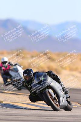 media/Jan-10-2025-CVMA Friday Practice (Fri) [[489e0da257]]/Group 4 and Trackday/Session 4 (Turn 16)/